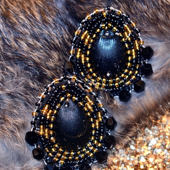 Native shell earrings - Picture 3 of 5